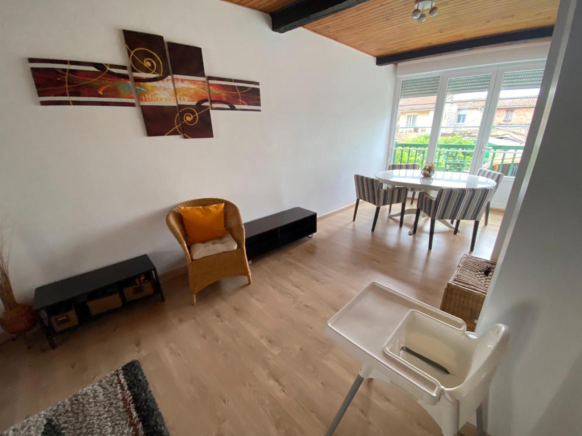 Confort Au Coeur Du Village Hébergement de vacances Verniolle